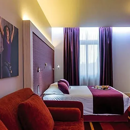 Le Hotel Chateaubriant