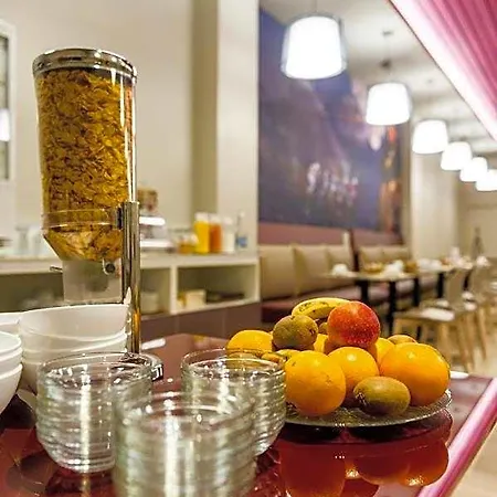 Le Hotel